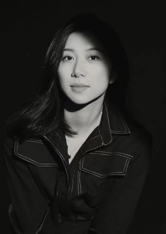 邹静 Jess Zou照片