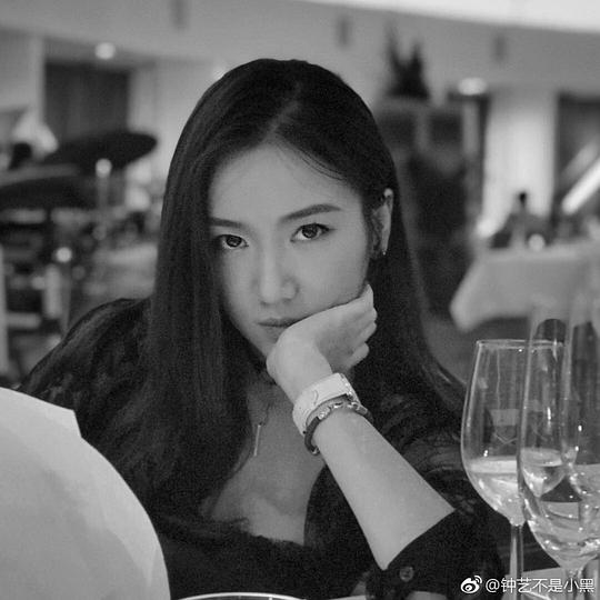 钟艺 Yi Zhong照片