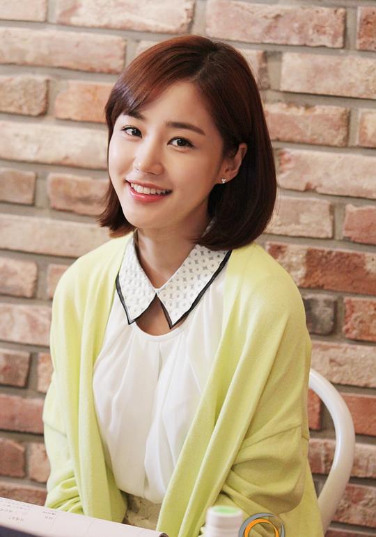 尹真伊 Jin-Yi Yoon照片