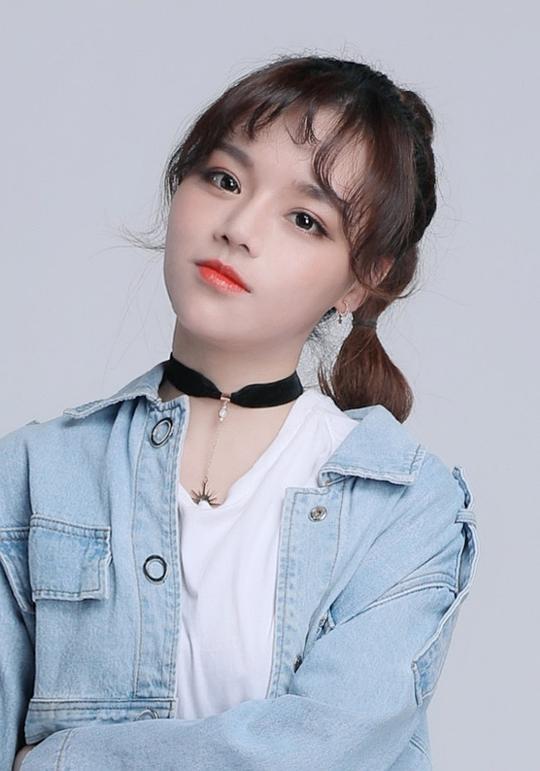 黄霄云 Xiaoyun Huang照片