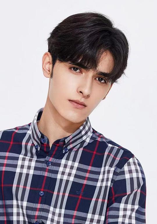 艾尔番·艾则孜 Erfan Aziz照片