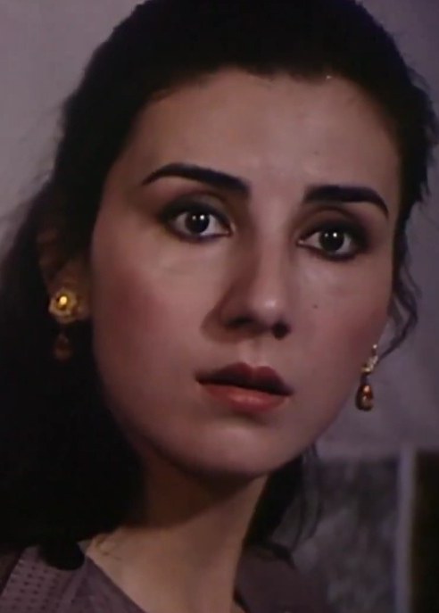 古丽·加汗 Khan Connie照片