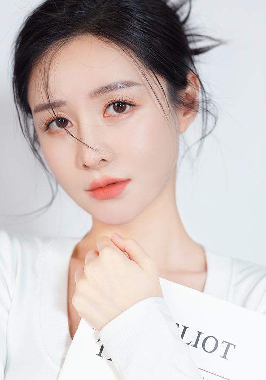 郑筠芊 Junqian Zheng照片