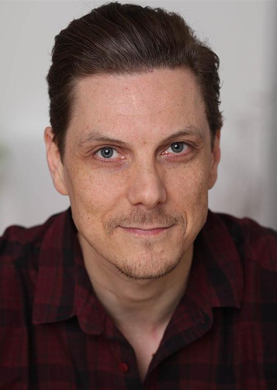 尼科·拉维尔 Niko Ravel照片