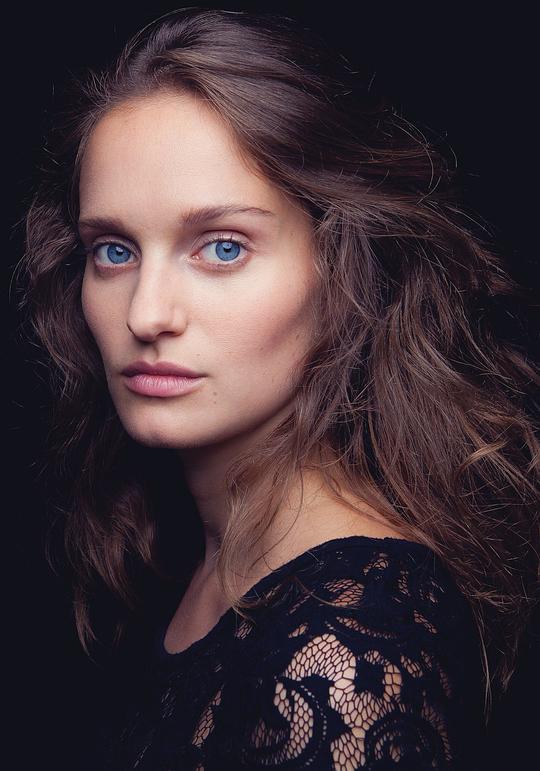 阿尔玛·哈森 Alma Hasun照片