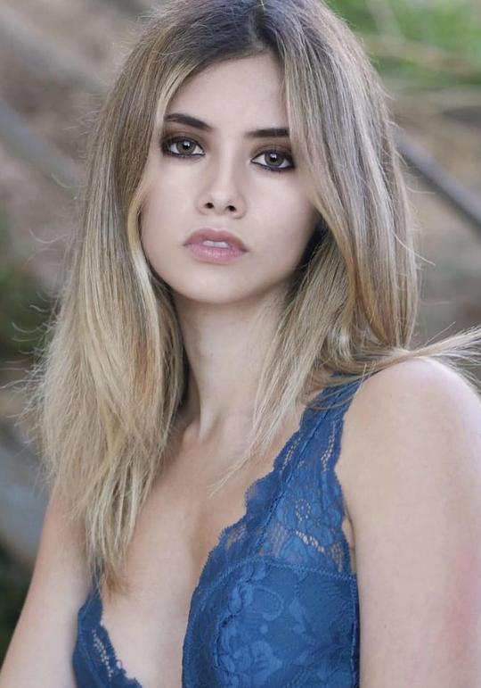 瓦伦蒂娜·卡梅诺娃 Valentina Kamenova照片