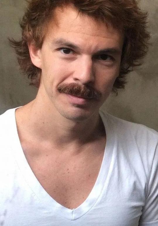 埃斯米尔·菲尔霍 Esmir Filho照片