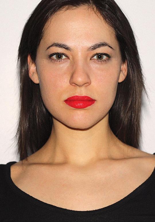 卡罗琳·莫奈 Caroline Monnet照片