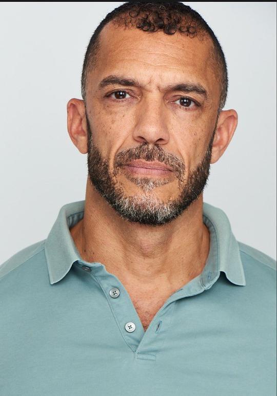 丹尼斯·斯托维 Dennis Stowe照片