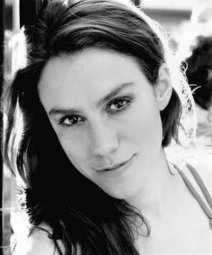 艾米丽·布鲁尼 Emily Bruni照片