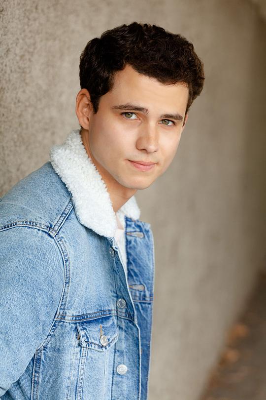 安德鲁·布罗德乌尔 Andrew Brodeur照片