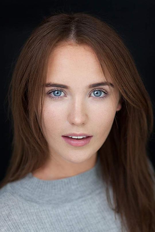 朱莉娅·布朗 Julia Brown照片