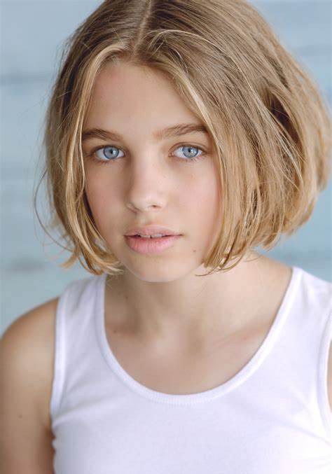 蒂根·克罗夫特 Teagan Croft照片