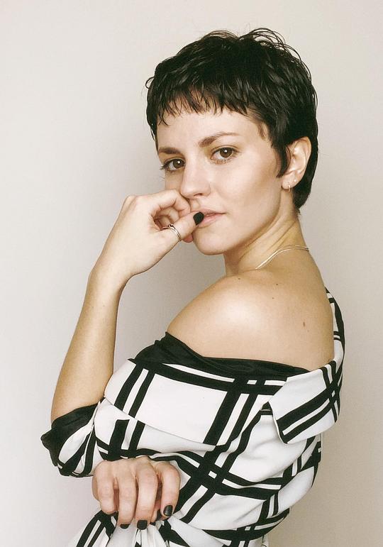 杰斯·纳希基安 Jess Nahikian照片