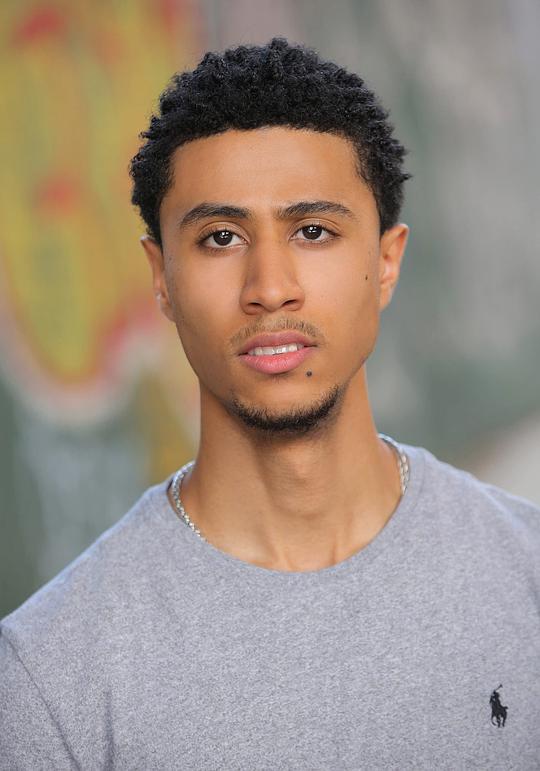 布莱恩·雷诺索 Bryan Reynoso照片