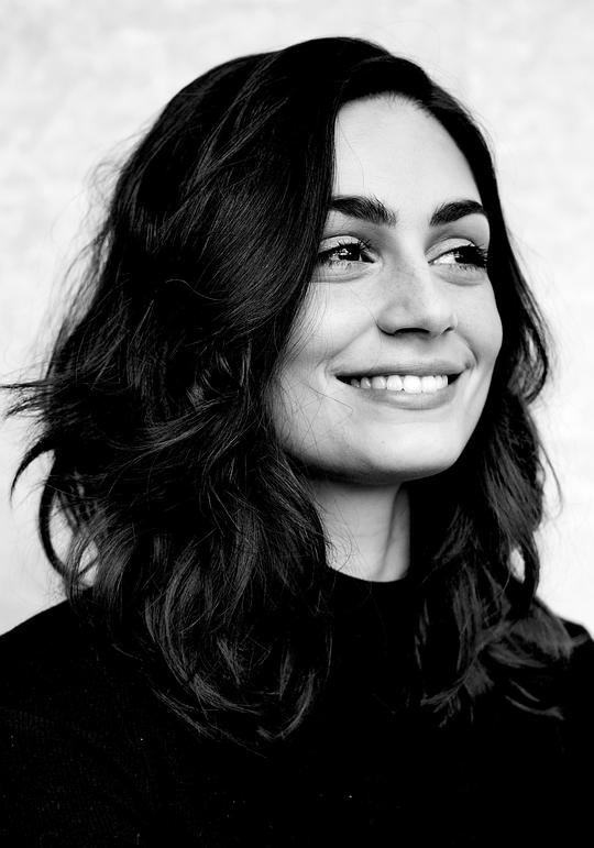 扎拉·德温格 Zara Dwinger照片