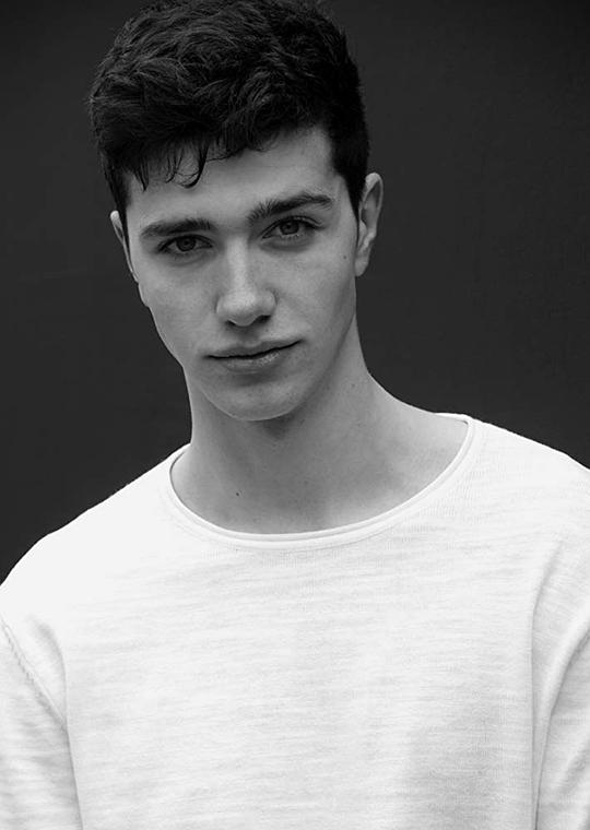 布鲁斯·赫柏林-厄尔 Bruce Herbelin-Earle照片