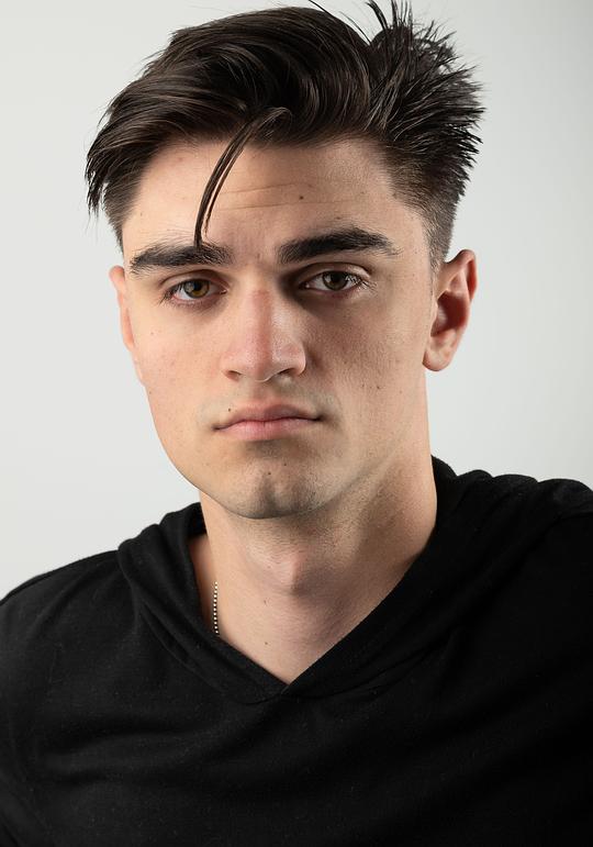 卢卡·斯拉德 Luca Slade照片