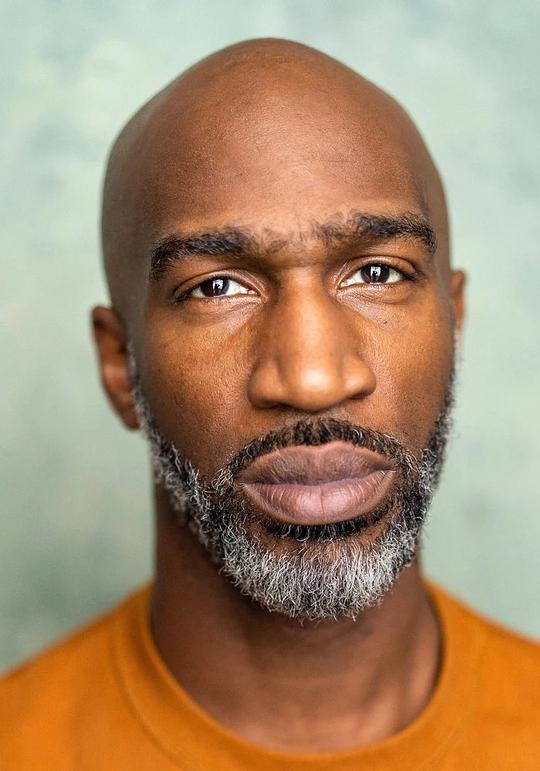 罗杰·阿乔贝 Roger Ajogbe照片