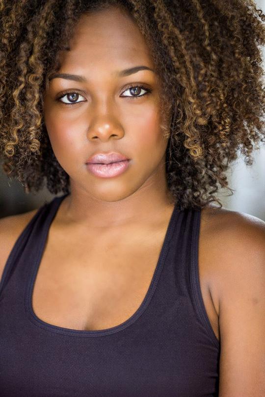 艾默莉·克鲁奇菲尔德 Emyri Crutchfield照片