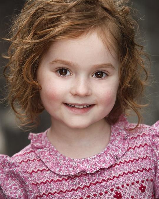 匹克西·戴夫斯 Pixie Davies照片