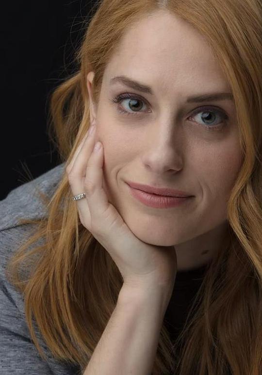 安吉拉·古尔纳 Angela Gulner照片