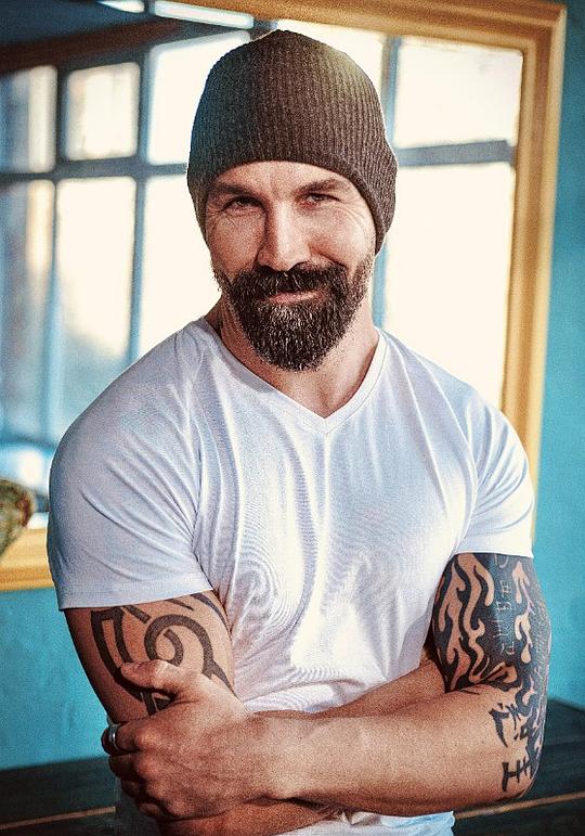 罗尼·詹姆斯·休斯 Ronnie James Hughes照片