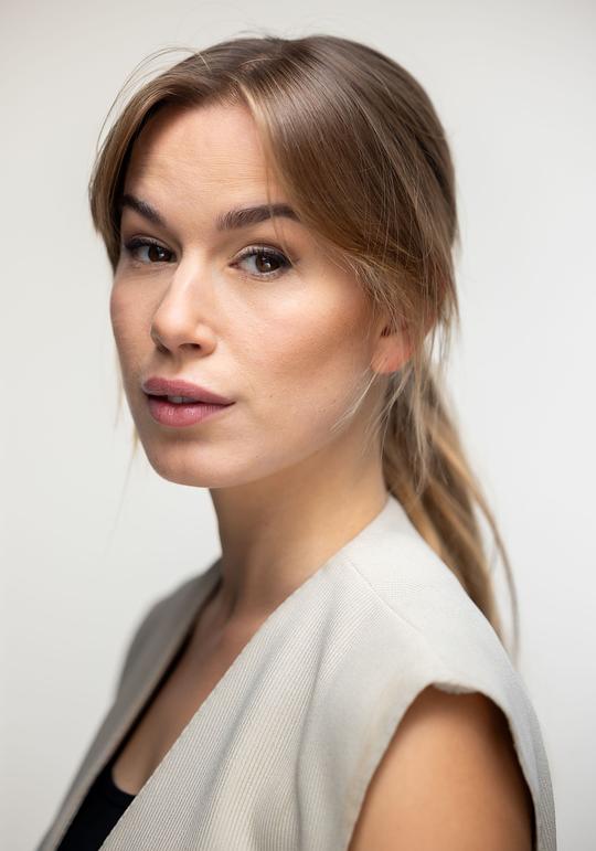 安珀·汉森斯 Amber Janssens照片