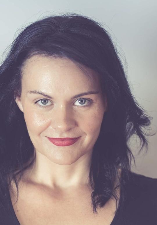 阿米莉亚·曼努埃尔 Amelia Manuel照片