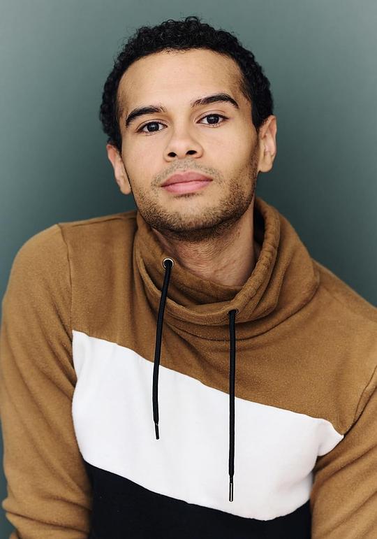 多米尼克·劳森 Dominique Lawson照片