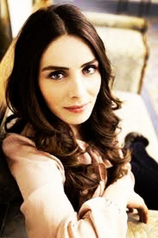 努尔·法提赫奥古鲁 Nur Fettahoglu照片