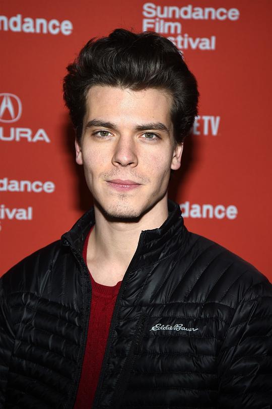 格斯·哈尔珀 Gus Halper照片