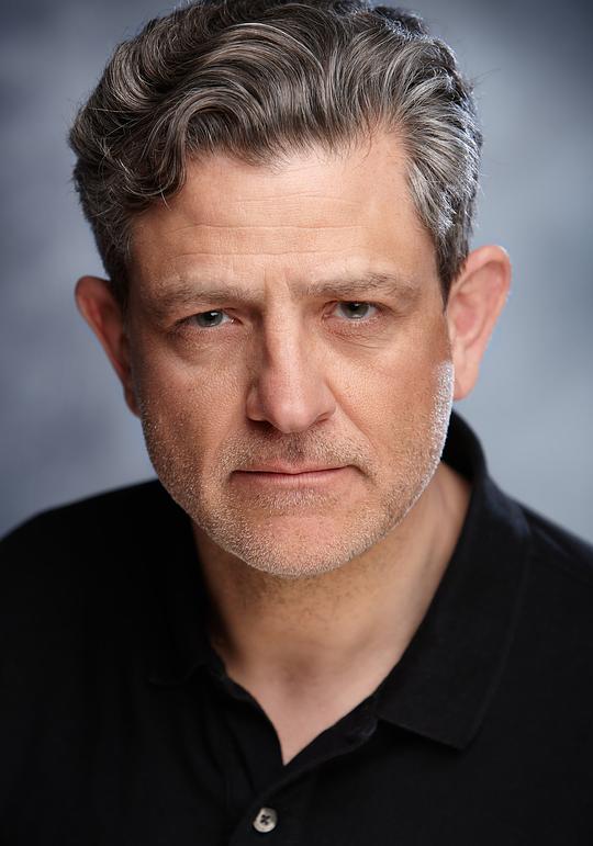 Richard Lloyd-Knight照片