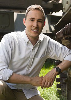 亚当·马科斯 Adam Makos照片