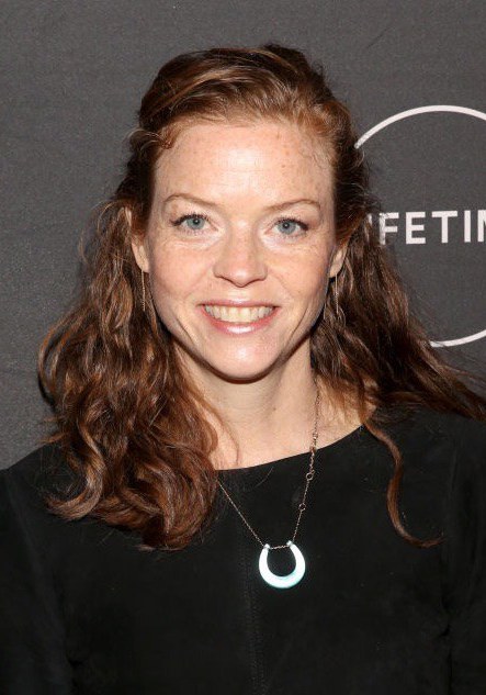 克莱尔·斯坎伦 Claire Scanlon照片