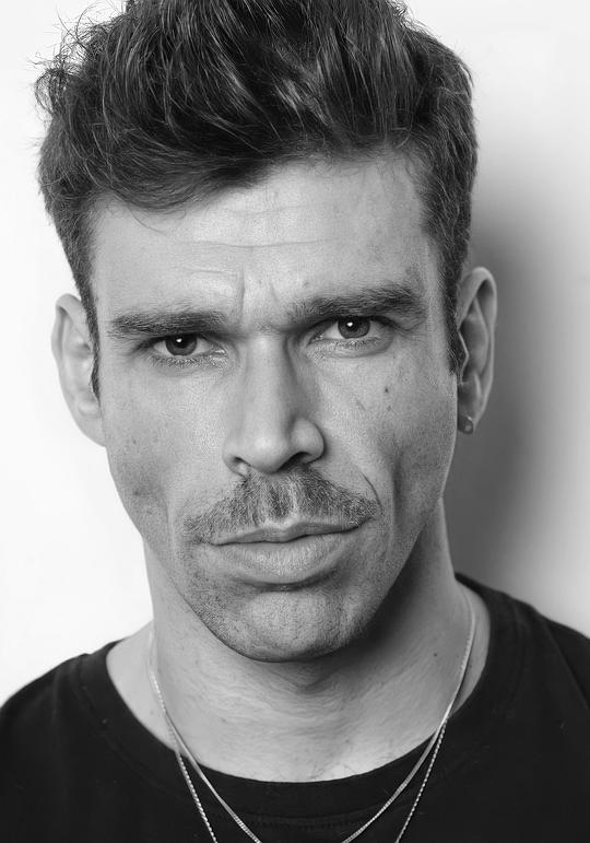 费尔南多·瓦尔迪维尔索 Fernando Valdivielso照片