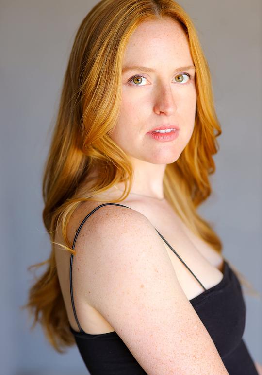 艾米莉·罗素 Emily Russell照片