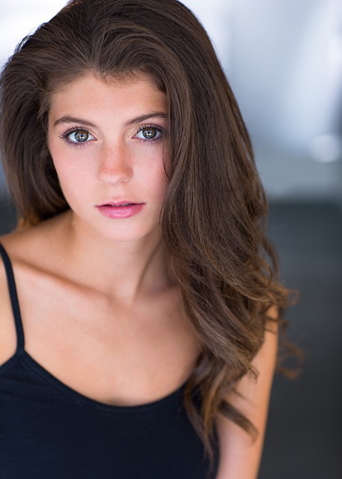 艾米丽·巴德 Emily Bader照片