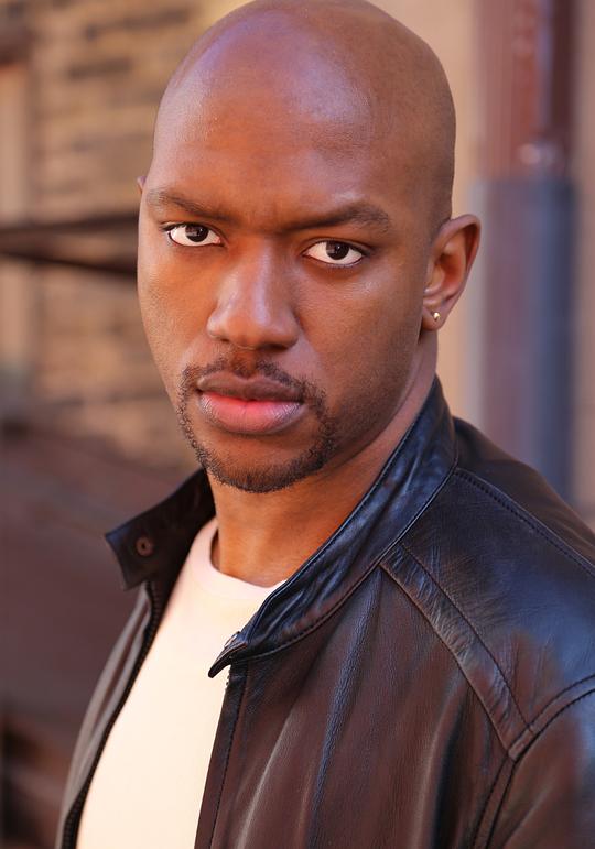 罗伯特·伊佛迪 Robert Ifedi照片