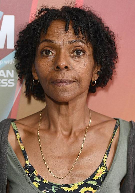 安吉拉·埃纳霍罗 Angela Enahoro照片