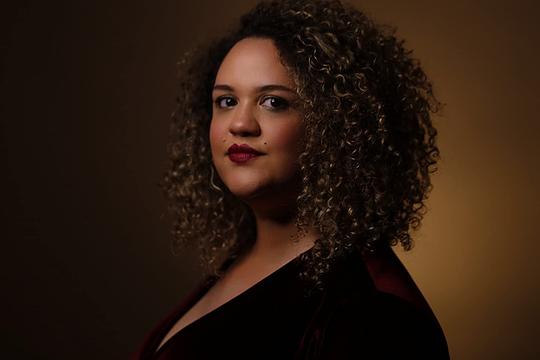 林恩·安德鲁斯 Lynn Andrews照片