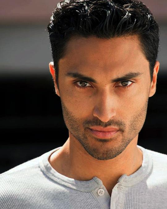 约翰尼·克鲁斯 Jonny Cruz照片