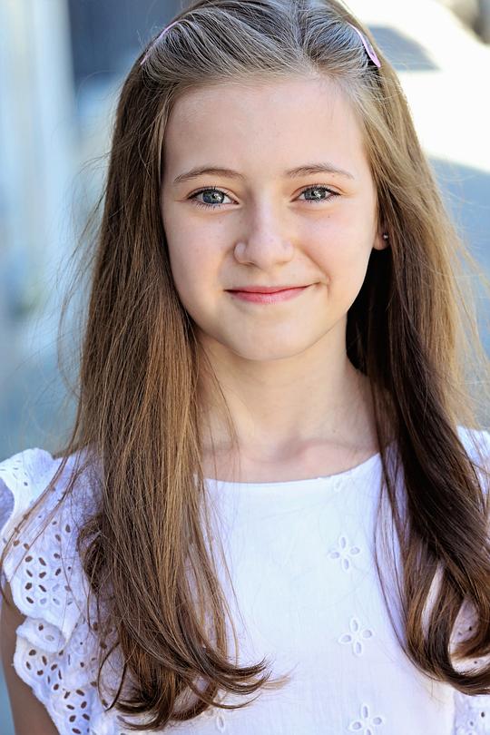 Audrey Bennett照片