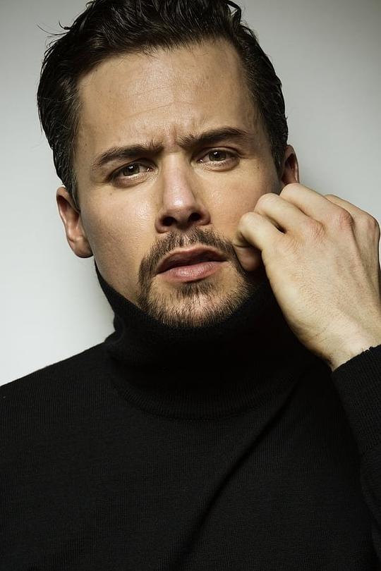 罗杰·贝鲁佐 Roger Berruezo照片