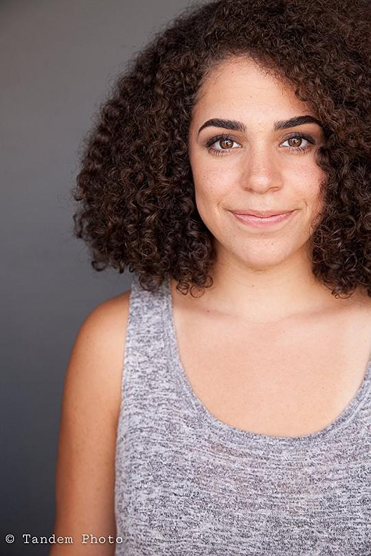 季米亚·贝珀妮雅 Kimia Behpoornia照片