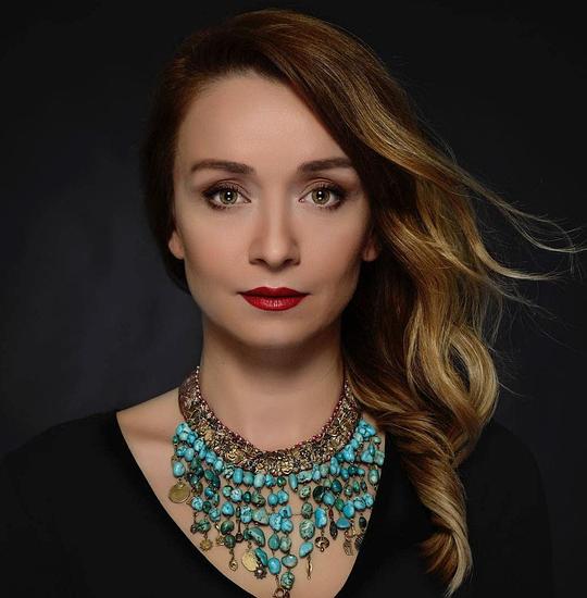 巴莎克·达什曼 Basak Dasman照片