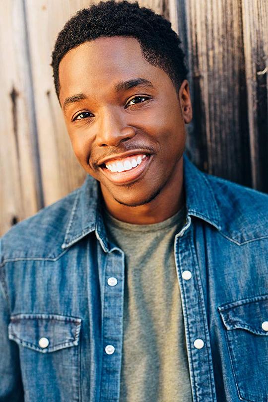 丹尼·洛夫 Denny Love照片