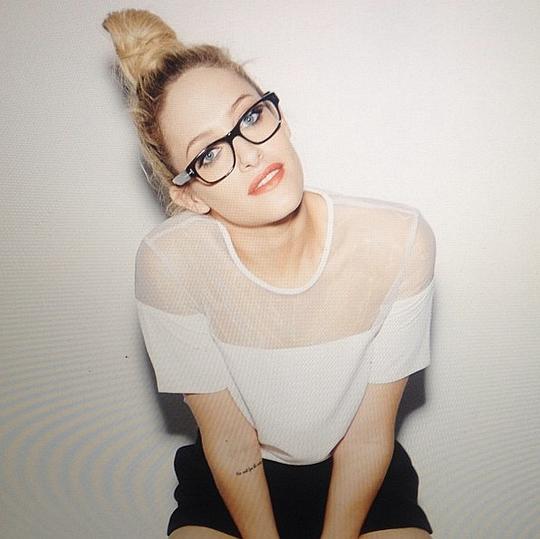 卡莉·查肯 Carly Chaikin照片