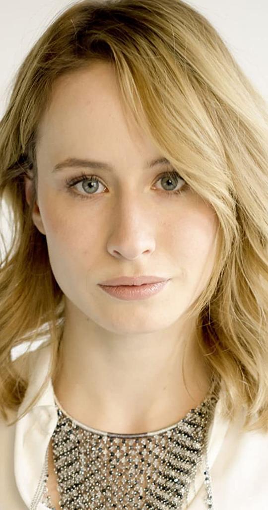 米拉·艾丽萨·戈雷斯 Mira Elisa Goeres照片