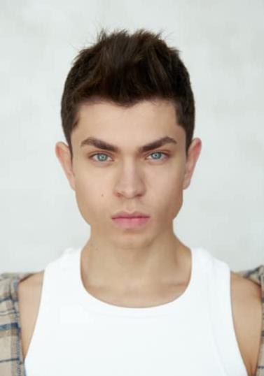 阿尔乔姆·日古林 Artyom Zhigulin照片